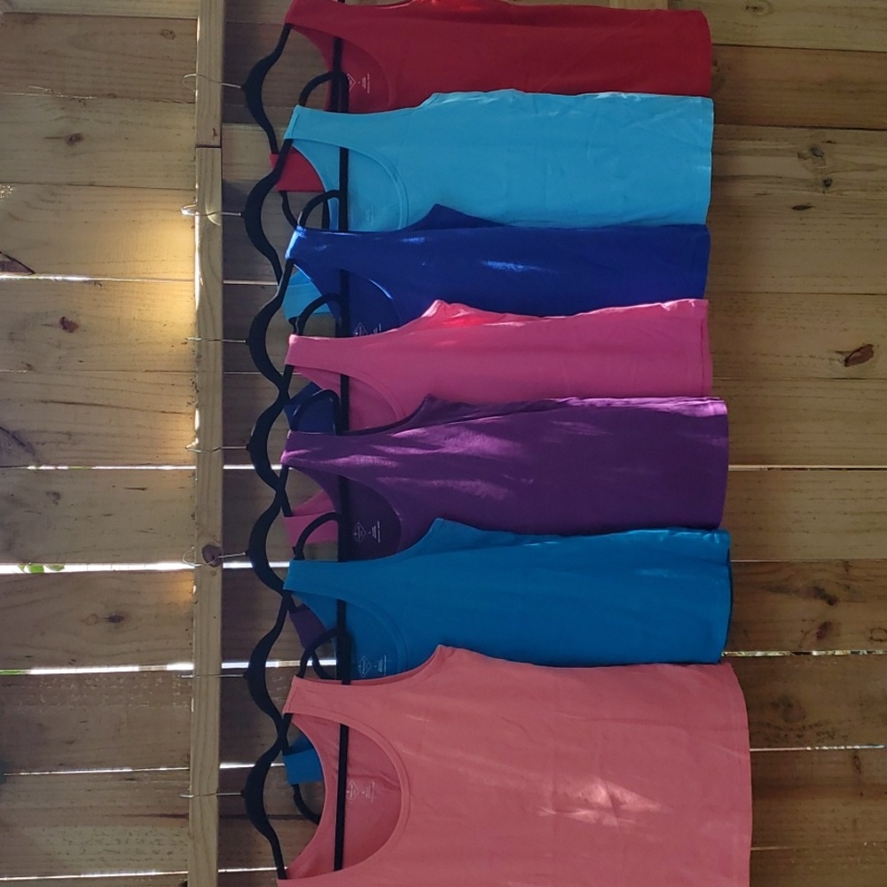 7 sleeveless t-shirts bundle!